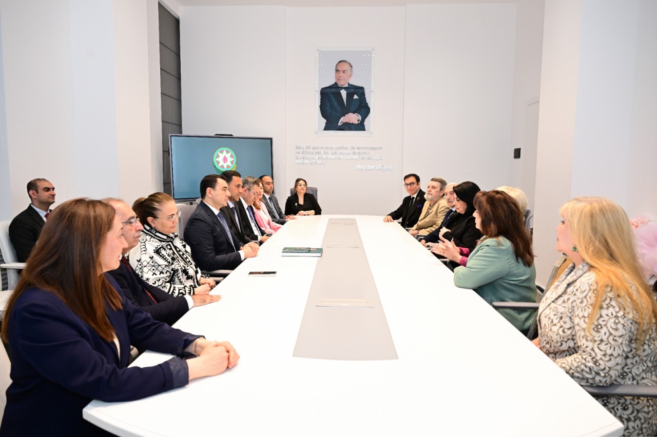 Nazirlikdə bir qrup yubilyar mədəniyyət xadimi ilə görüş keçirildi - FOTOLAR